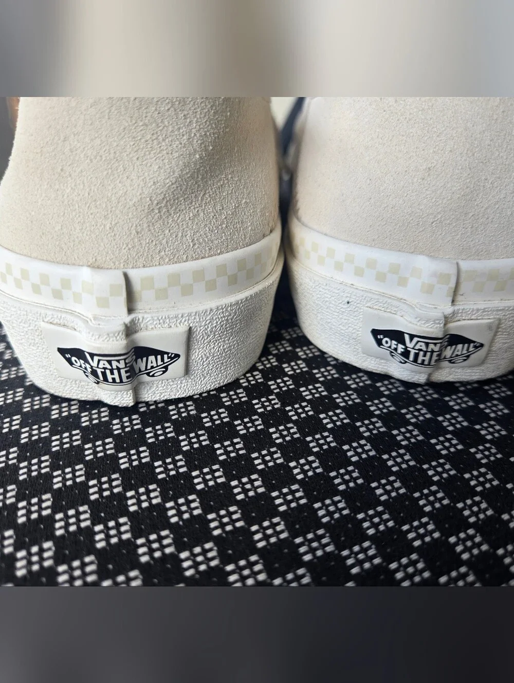 Vans Slip-On Sneakers‎ in Beige Suede